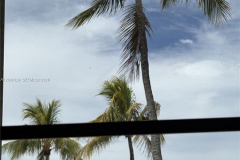 Condo in Stuart, Florida, 2 bedrooms  № 2399643 - photo 28