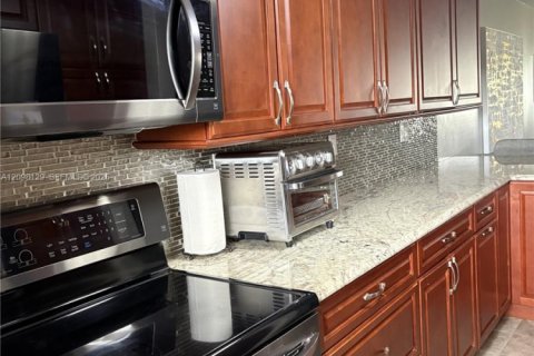 Condo in Stuart, Florida, 2 bedrooms  № 2399643 - photo 4