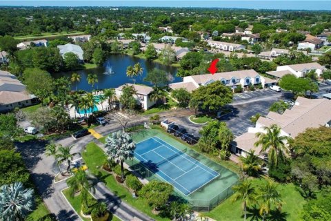 House in Margate, Florida 2 bedrooms, 114.55 sq.m. № 1177461 - photo 1
