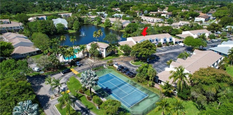 House in Margate, Florida 2 bedrooms, 114.55 sq.m. № 1177461