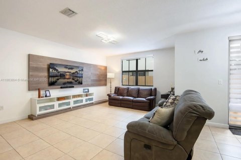 Touwnhouse à vendre à Miami, Floride: 4 chambres, 205.59 m2 № 2057856 - photo 17