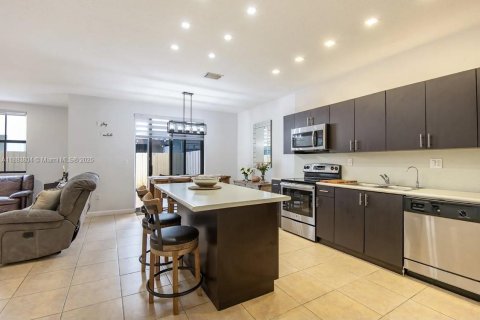 Touwnhouse à vendre à Miami, Floride: 4 chambres, 205.59 m2 № 2057856 - photo 19