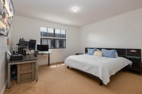 Touwnhouse à vendre à Miami, Floride: 4 chambres, 205.59 m2 № 2057856 - photo 22