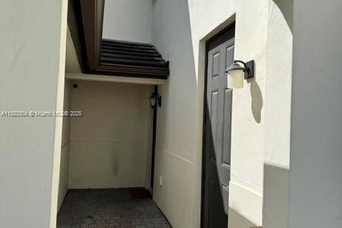 Touwnhouse à vendre à Miami, Floride: 4 chambres, 205.59 m2 № 2057856 - photo 13