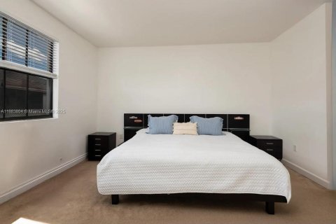 Touwnhouse à vendre à Miami, Floride: 4 chambres, 205.59 m2 № 2057856 - photo 23