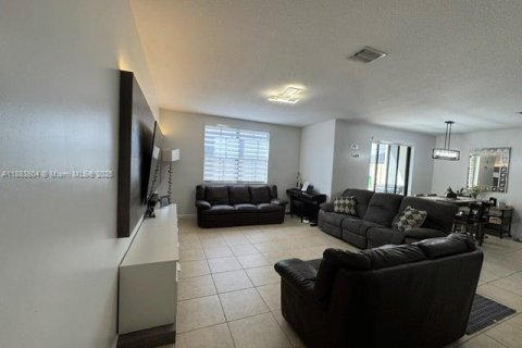 Touwnhouse à vendre à Miami, Floride: 4 chambres, 205.59 m2 № 2057856 - photo 14