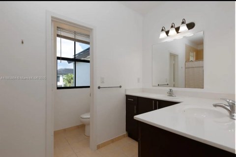 Touwnhouse à vendre à Miami, Floride: 4 chambres, 205.59 m2 № 2057856 - photo 28
