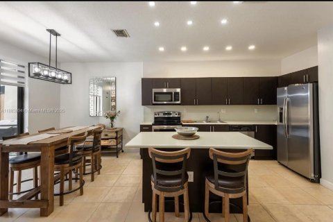 Touwnhouse à vendre à Miami, Floride: 4 chambres, 205.59 m2 № 2057856 - photo 21