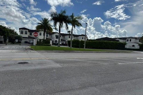 Touwnhouse à vendre à Miami, Floride: 4 chambres, 205.59 m2 № 2057856 - photo 7