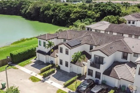 Touwnhouse à vendre à Miami, Floride: 4 chambres, 205.59 m2 № 2057856 - photo 2