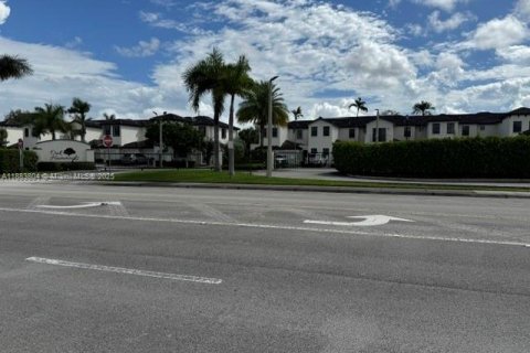 Touwnhouse à vendre à Miami, Floride: 4 chambres, 205.59 m2 № 2057856 - photo 8