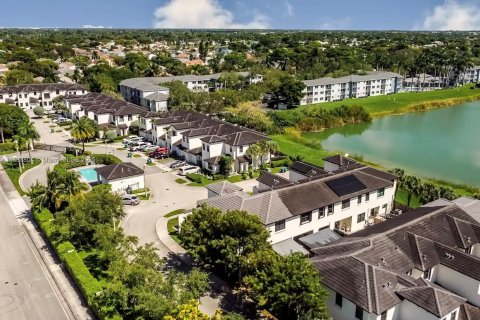 Touwnhouse à vendre à Miami, Floride: 4 chambres, 205.59 m2 № 2057856 - photo 5