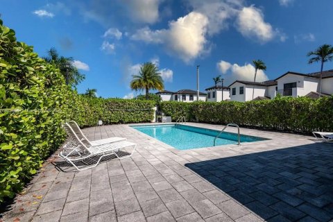 Touwnhouse à vendre à Miami, Floride: 4 chambres, 205.59 m2 № 2057856 - photo 12