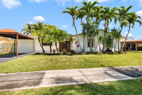 Villa ou maison à Cutler Bay, Floride 3 chambres, 142.51 m2 № 2076078