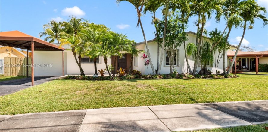 Villa ou maison à Cutler Bay, Floride 3 chambres, 142.51 m2 № 2076078