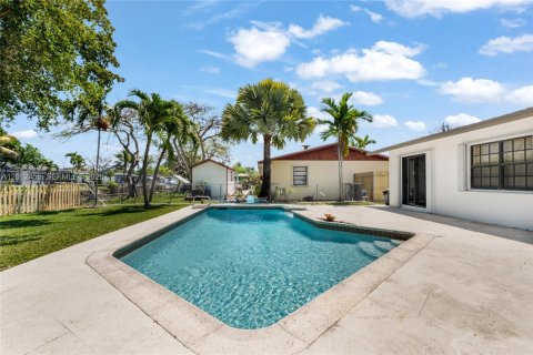 Villa ou maison à louer à Cutler Bay, Floride: 3 chambres, 142.51 m2 № 2076078 - photo 15