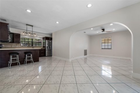 Villa ou maison à louer à Cutler Bay, Floride: 3 chambres, 142.51 m2 № 2076078 - photo 4