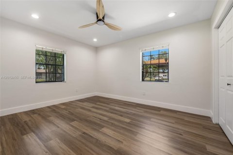 Villa ou maison à louer à Cutler Bay, Floride: 3 chambres, 142.51 m2 № 2076078 - photo 10