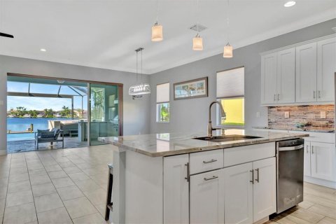 House in Bradenton, Florida 4 bedrooms, 285.67 sq.m. № 1787326 - photo 15