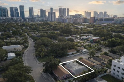 Commercial property in Miami, Florida 175.59 sq.m. № 2006002 - photo 3