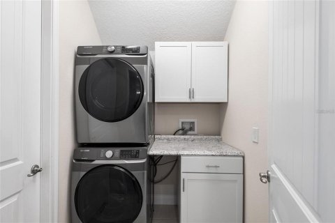 Casa en venta en Kissimmee, Florida, 5 dormitorios, 239.13 m2 № 1722615 - foto 20