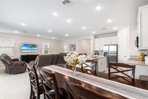 Casa en venta en Kissimmee, Florida, 5 dormitorios, 239.13 m2 № 1722615 - foto 21