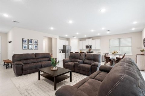 Casa en venta en Kissimmee, Florida, 5 dormitorios, 239.13 m2 № 1722615 - foto 7