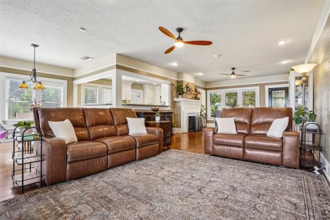 House in Eustis, Florida 4 bedrooms, 356.74 sq.m. № 2429642 - photo 15