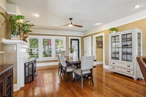 House in Eustis, Florida 4 bedrooms, 356.74 sq.m. № 2429642 - photo 13