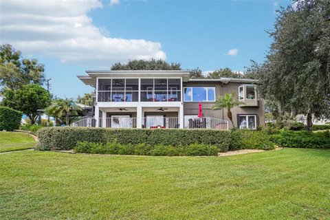 House in Eustis, Florida 4 bedrooms, 356.74 sq.m. № 2429642 - photo 6