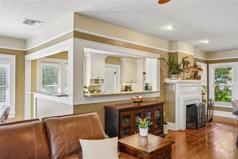 House in Eustis, Florida 4 bedrooms, 356.74 sq.m. № 2429642 - photo 17