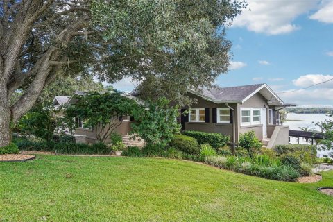House in Eustis, Florida 4 bedrooms, 356.74 sq.m. № 2429642 - photo 9