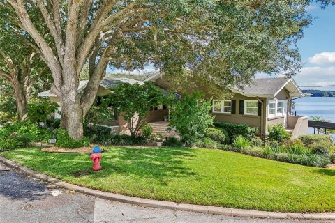 House in Eustis, Florida 4 bedrooms, 356.74 sq.m. № 2429642 - photo 8