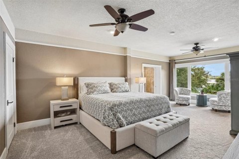 House in Eustis, Florida 4 bedrooms, 356.74 sq.m. № 2429642 - photo 30