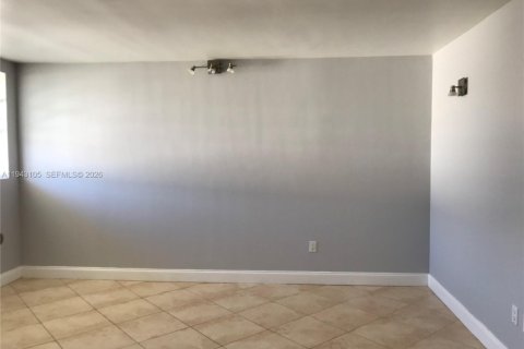 Appartement à louer à North Bay Village, Floride: 1 chambre, 57.6 m2 № 2000780 - photo 4