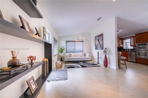 Дом в Майами, Флорида 4 спальни, 173.91м2 № 1997286