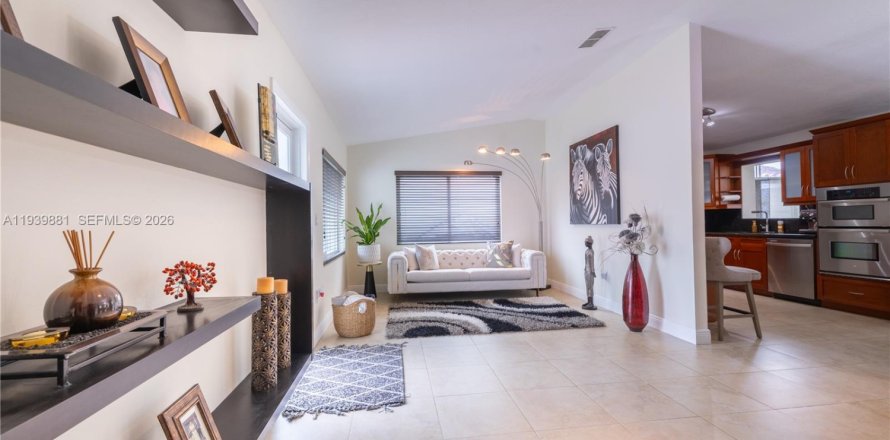 Дом в Майами, Флорида 4 спальни, 173.91м2 № 1997286