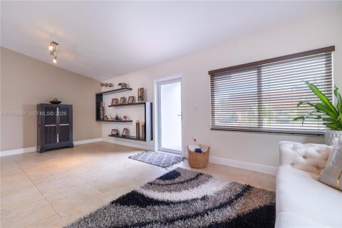 Купить виллу или дом в Майами, Флорида 4 спальни, 173.91м2, № 1997286 - фото 9