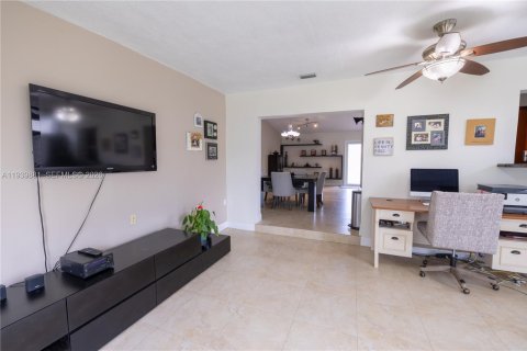 Купить виллу или дом в Майами, Флорида 4 спальни, 173.91м2, № 1997286 - фото 17