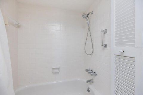 Купить кондоминиум в Венеция, Флорида 5 комнат, 90.58м2, № 2237124 - фото 18