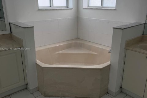 Townhouse in Homestead, Florida 3 bedrooms, 155.15 sq.m. № 2399694 - photo 17