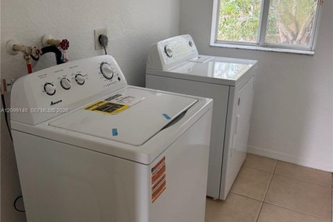 Townhouse in Homestead, Florida 3 bedrooms, 155.15 sq.m. № 2399694 - photo 18