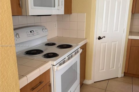 Townhouse in Homestead, Florida 3 bedrooms, 155.15 sq.m. № 2399694 - photo 6