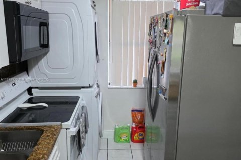 Copropriété à vendre à Miami, Floride: 2 chambres, 71.35 m2 № 1921826 - photo 13