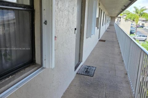 Copropriété à vendre à Miami, Floride: 2 chambres, 71.35 m2 № 1921826 - photo 7