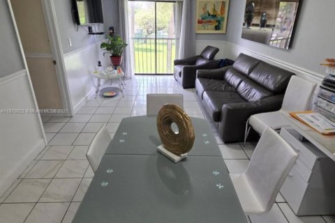 Copropriété à vendre à Miami, Floride: 2 chambres, 71.35 m2 № 1921826 - photo 14