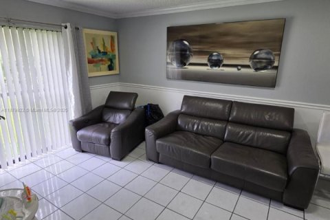 Copropriété à vendre à Miami, Floride: 2 chambres, 71.35 m2 № 1921826 - photo 17
