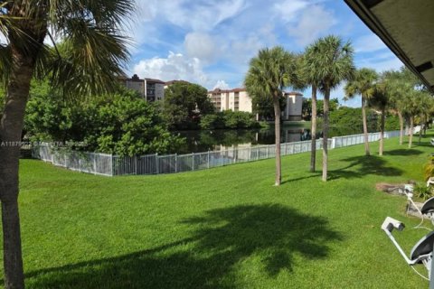 Copropriété à vendre à Miami, Floride: 2 chambres, 71.35 m2 № 1921826 - photo 2