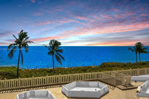 Condo in Key Biscayne, Florida, 2 bedrooms  № 1889789 - photo 3