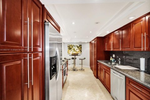 Condo in Key Biscayne, Florida, 2 bedrooms  № 1889789 - photo 19